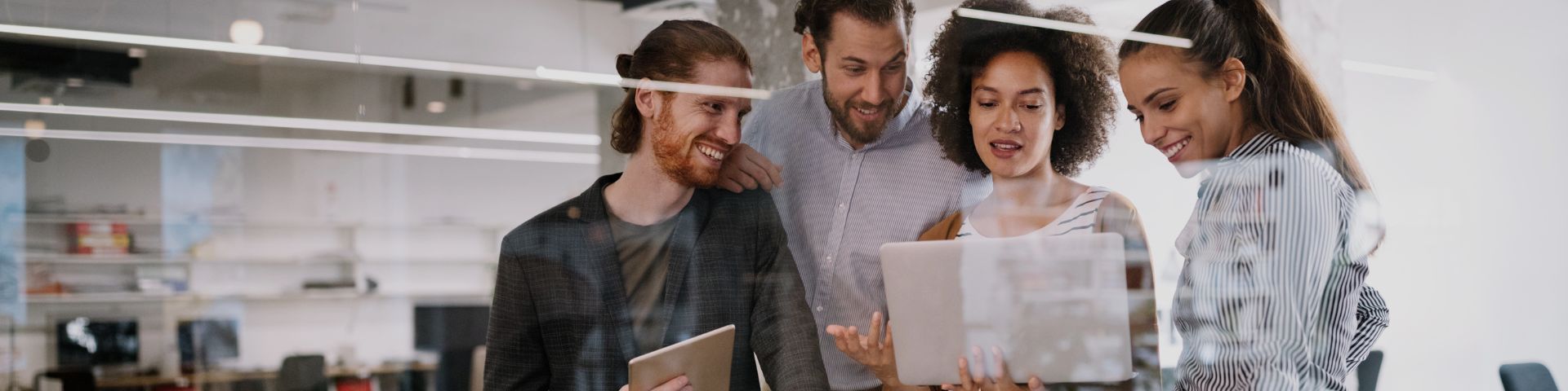 B Header notas sitio web